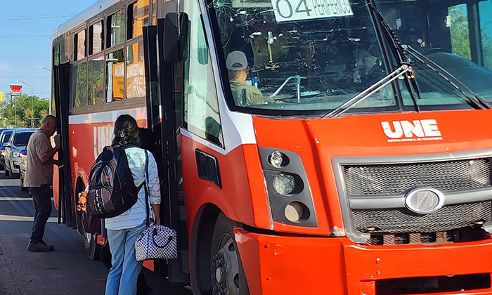 Regresa la saturación de camiones urbanos al reanudar clases en universidades