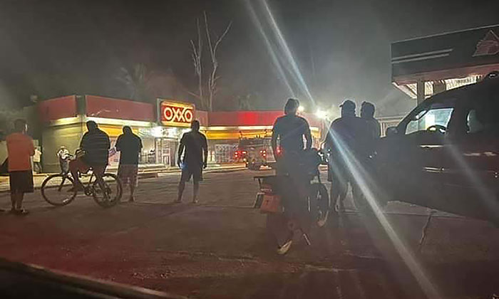 Incendian tienda de conveniencia en Vícam