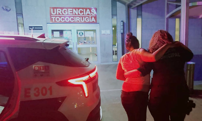 Auxilian policías a mujer enferma en el fraccionamiento Los Pinos