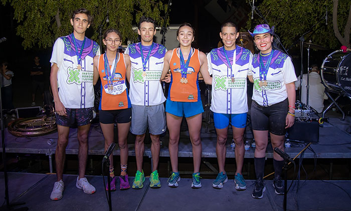 Logran gran participación en Carrera Vaquera Neón