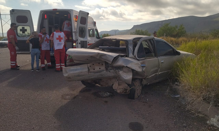 Mujer resulta lesionada en choque en carretera de Libramiento San José-San Judas Tadeo