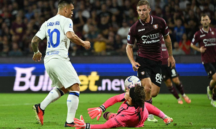 ¡Mala salida de Memo Ochoaaa! Recibe cuatro goles de Lautaro Martínez