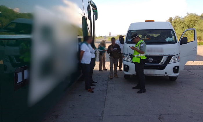 Rescatan a 520 migrantes en la carretera Hermosillo-Nogales