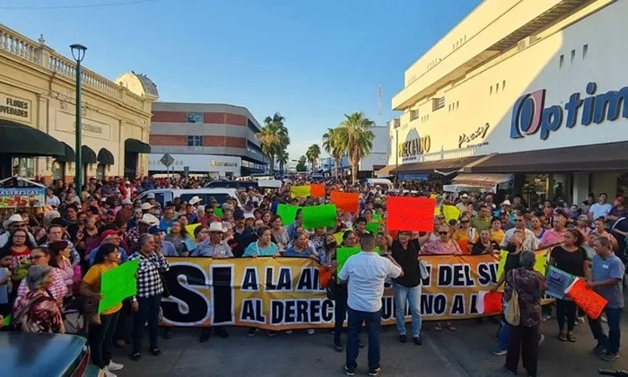 Marchan contra altos cobros de CFE en Hermosillo