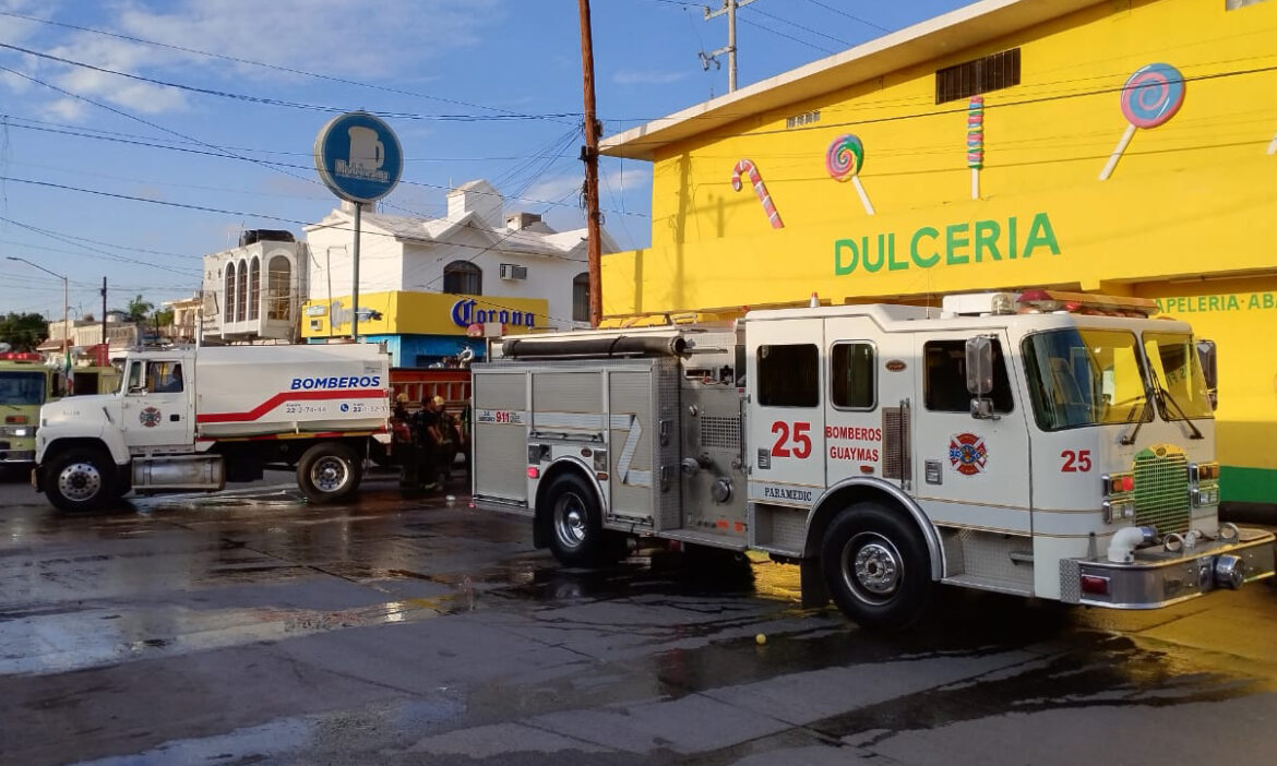 Se incendia dulcería en la colonia Centro