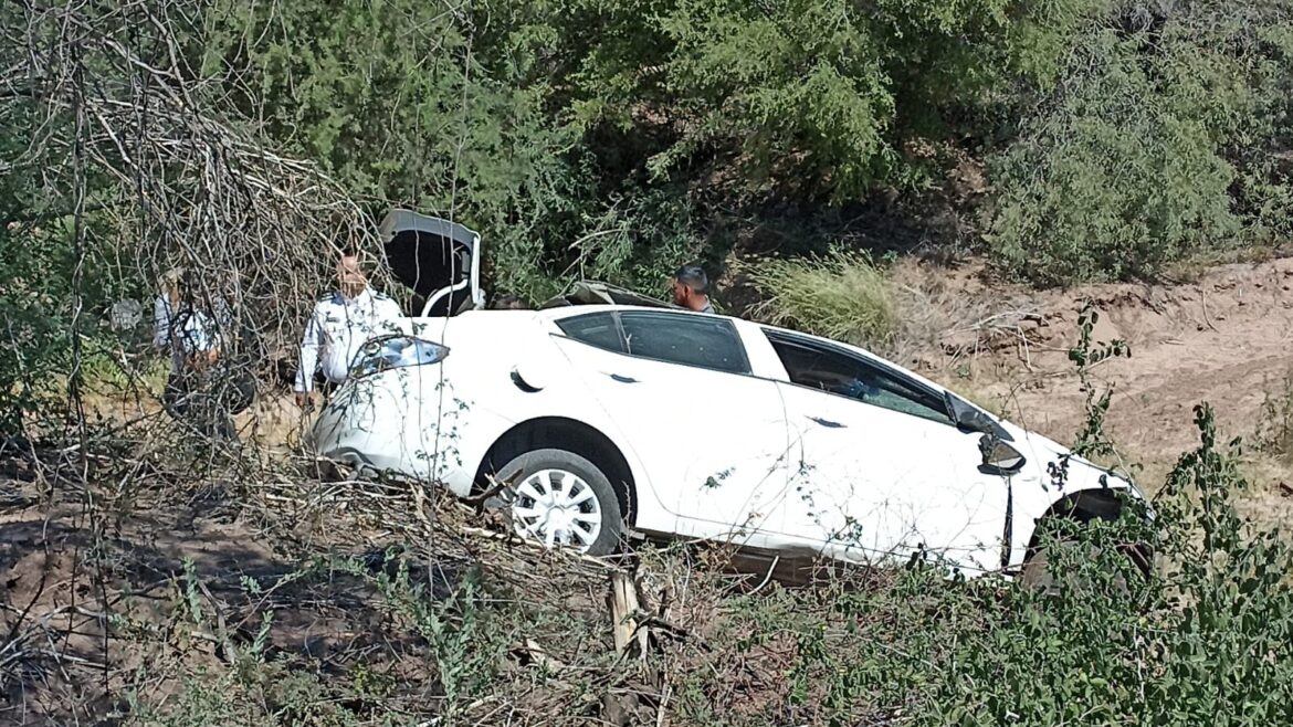 Volcadura en carretera a Ures, deja un lesionado