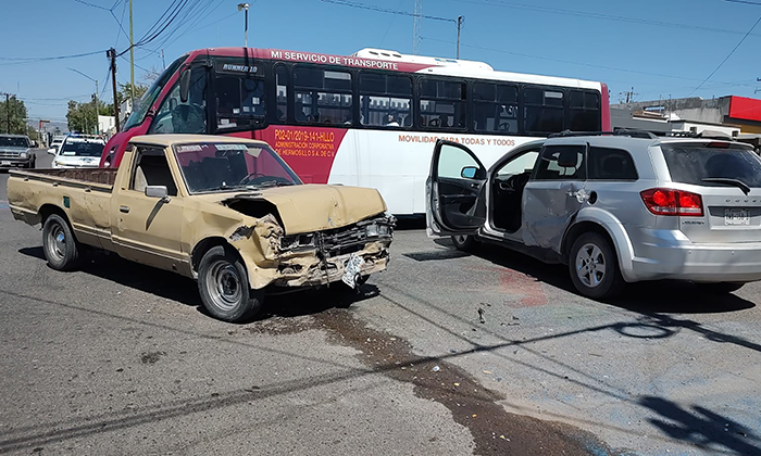 Ignora señal de alto y choca en la colonia Centro