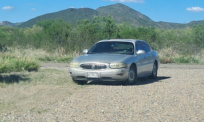 Abandonan vehículo robado en carretera a mina nyco