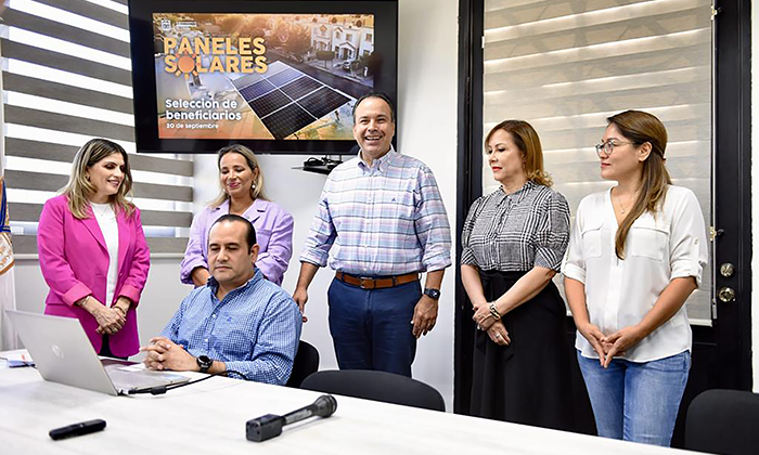 Anuncia a ganadores de paneles solares; El presidente municipal Antonio Astiazarán