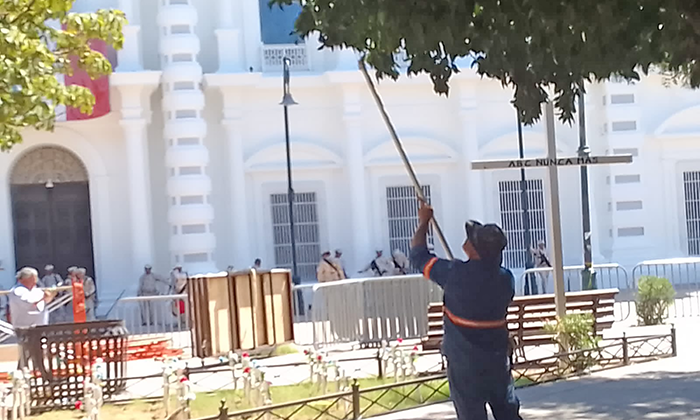 Retiran naranjas de plaza Zaragoza previo a ceremonia del Grito