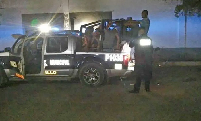 Arrestan individuos por portación de armas blancas