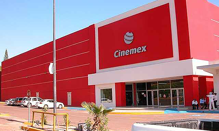 Roban vehículo en estacionamiento en estacionamiento de cine de Guaymas