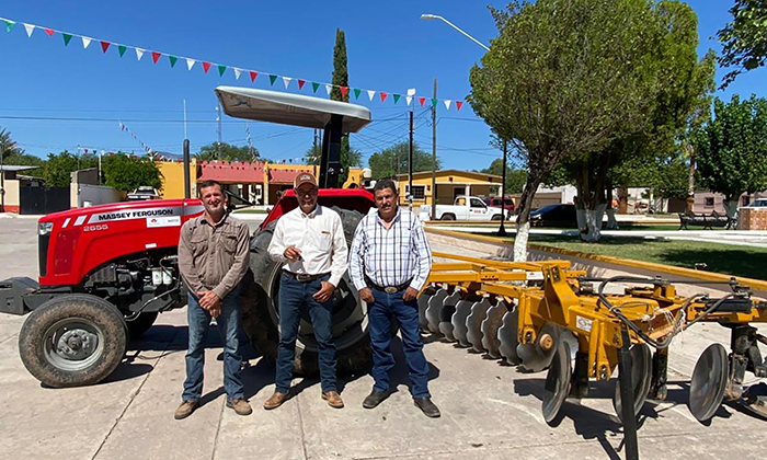 Entregan maquinaria a productores de la sierra