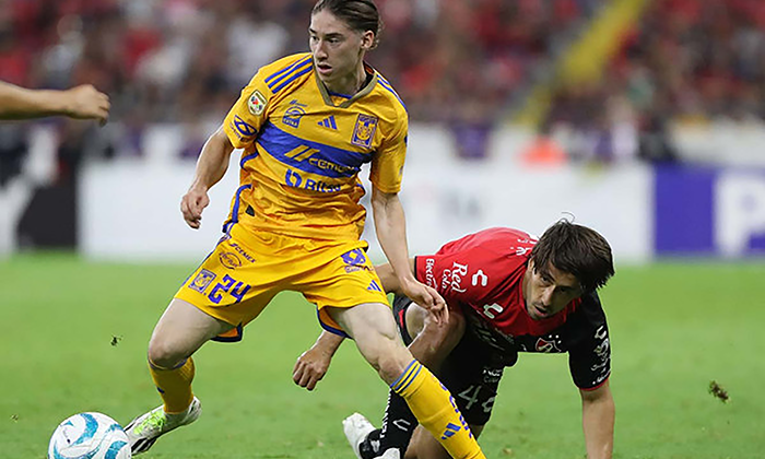 Marcelo Flores se enganchó con Javier Abella en su debut