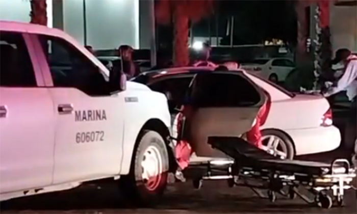 Patrulla de la Semar impacta un automóvil en Ciudad Obregón