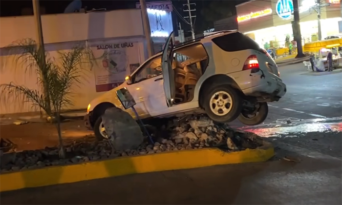 Protagoniza aparatoso accidente en Nogales