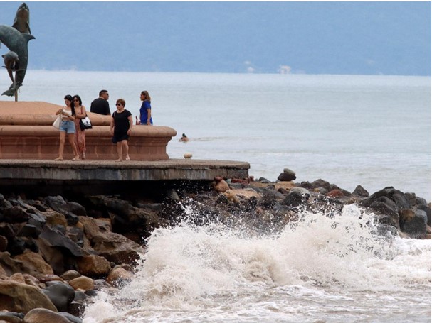 ‘Lidia’ se fortalece a huracán categoría 3; tocará tierra hoy en costas de México