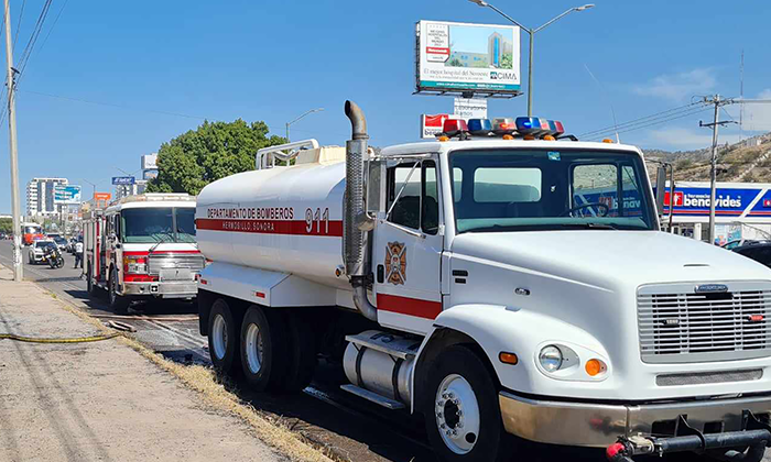 Sofocan incendio contiguo a hospital en el bulevar Morelos