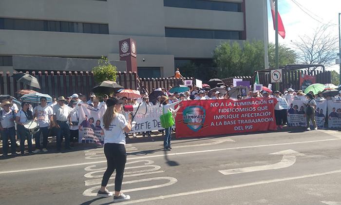 Marchan trabajadores del Poder Judicial Federal en defensa de su autonomía