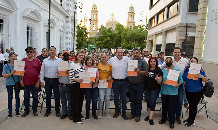 Entrega Toño Astiazarán títulos de propiedad