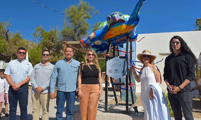 Develan esculturas en Bahía de Kino para promover el cuidado del medioambiente
