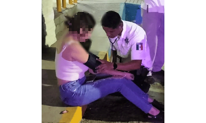 Atiende policía a joven con crisis hipertensiva en el fraccionamiento Pueblitos