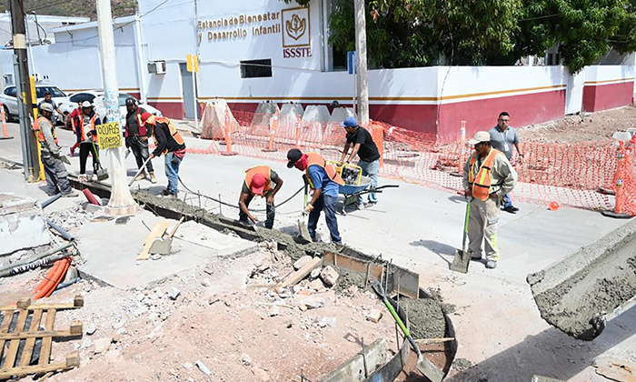 Avanzan trabajos de rehabilitación de calle en Guaymas