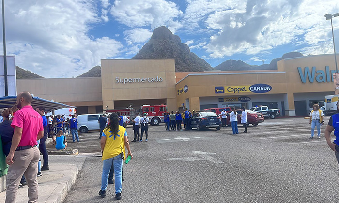 Evacuan a empleados de Walmart por fuga de gas en Guaymas