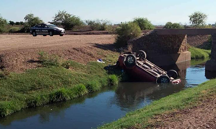 Muere conductor al caer a dren en el valle del Yaqui