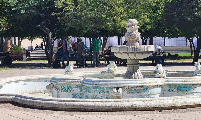 Indigentes se refugian en Parque El Mundito tras el cierre del Parque Madero