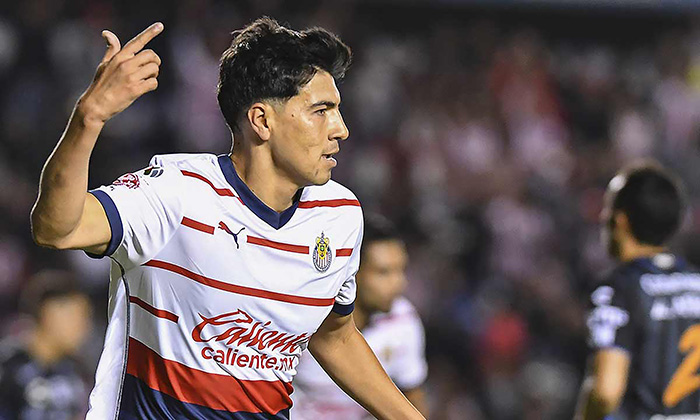 Chivas se impone ante Querétaro