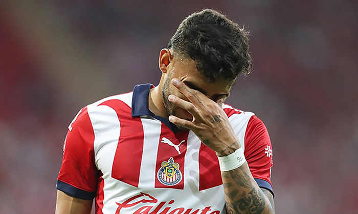 Chivas deja fuera a Alexis Vega y a Cristian Calderón tras indisciplina ante Toluca