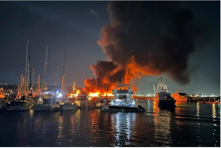 Embarcaciones dañadas tras incendio en Marina Palmira de La Paz, BCS
