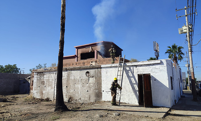 Sofocan bomberos incendio en vivienda en la colonia Cinco de Mayo