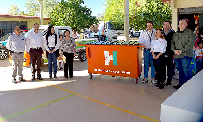 Lleva Toño Astiazarán “Reciclase” a escuela primaria en la colonia El Apache