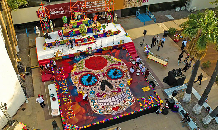 Celebran autoridades educativas el Día de Muertos con altares y calaveritas