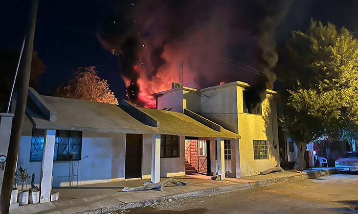 Consume voraz incendio una vivienda en Empalme
