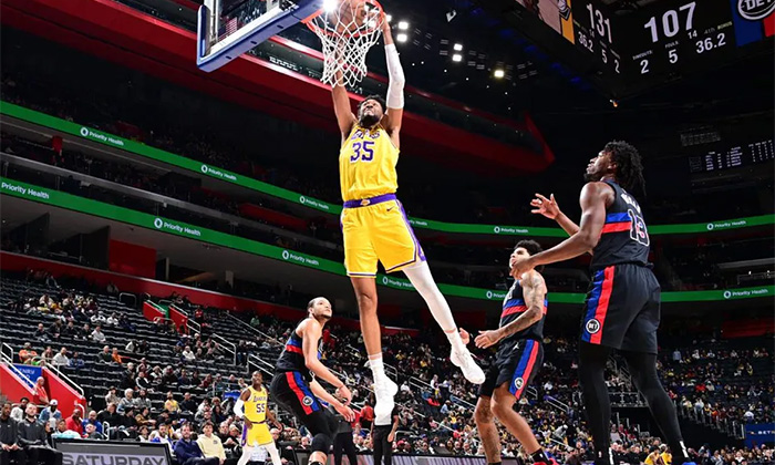 Lakers se impone 133 a 107 ante los Pistones