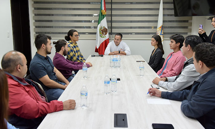 Refrende Toño Astiazarán apoyo a estudiantes participantes en la Olimpiada de Astronomía y Aeronáutica