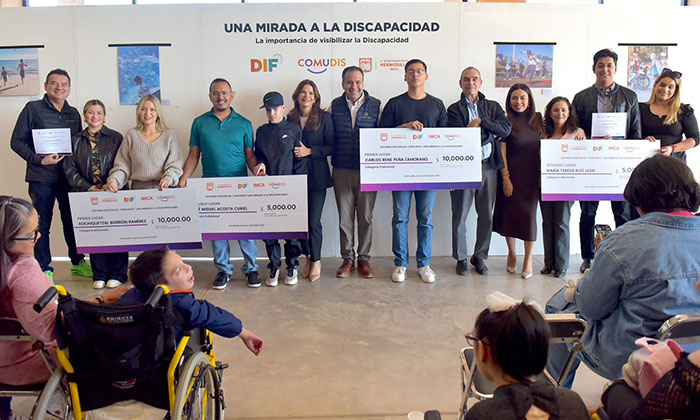 Premian a ganadores de concurso sobre discapacidad