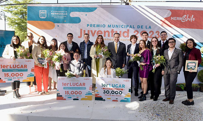 Entrega Presidente Municipal Toño Astiazarán Premio Municipal de la Juventud