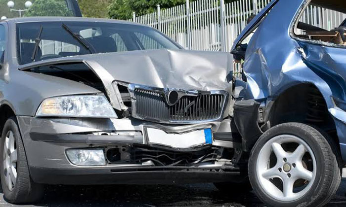 Resultan dos personas lesionadas en choque