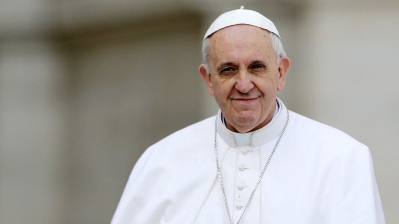 El Papa Francisco Autoriza Bendiciones a Parejas del Mismo Sexo y en Situaciones ‘Irregulares’