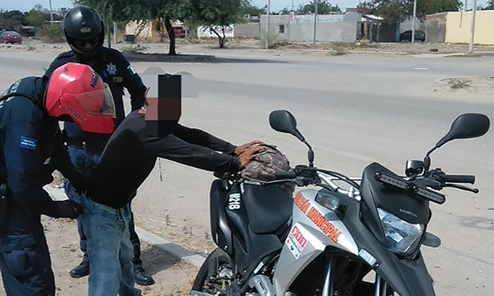 Atrapan a presunto ladrón de motocicleta en la colonia San José de las Minitas