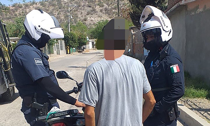 Aprehenden a presunto ladrón de moto en la colonia Pueblo Escondido