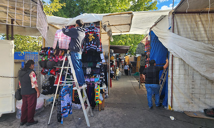 Inicia operaciones Tianguis Navideño en el Jardín Juárez