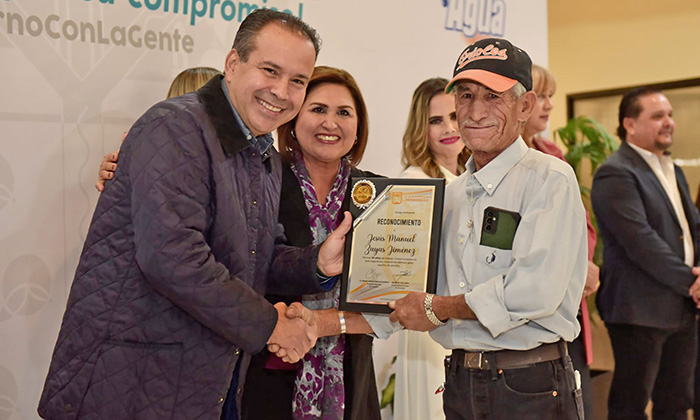 Reconoce a personal de Agua de Hermosillo; El Presidente Municipal, Antonio Astiazarán