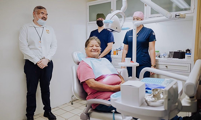 Dotan a 76 adultos mayores con prótesis dentales; El Sistema DIF Hermosillo