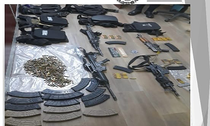 Aseguran vehículo blindado y armas en Caborca