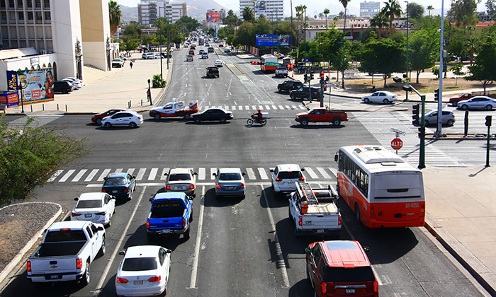 Llaman a revisar autos antes de viajar para prevenir accidentes